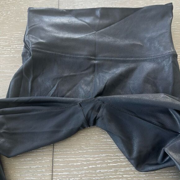 SPANX Faux Leather Women’s Size L Black Shaping Leggings GUC - Picture 8 of 12